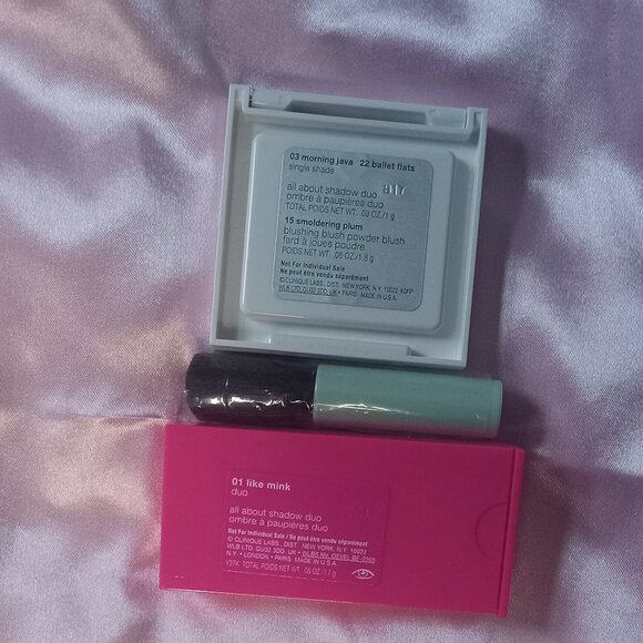 Bundle Clinique Eye Shadow Makeup Palletes with Brush Applicator - Picture 3 of 5